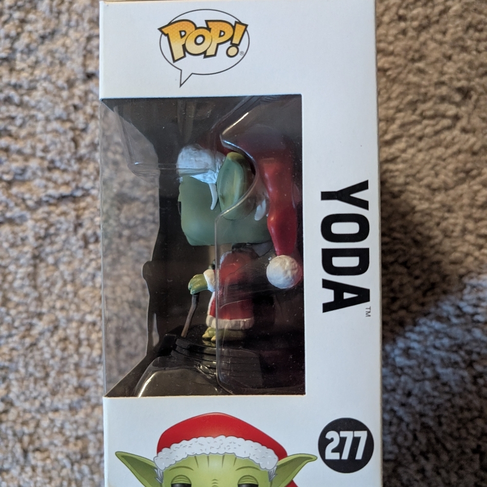 Funko Pop! Star Wars Yoda As Santa - Picture 2 of 6